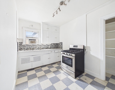 1920 Richmond Avenue - Photo Thumbnail 12
