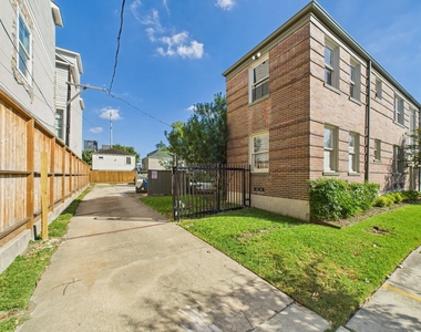 1920 Richmond Avenue - Photo Thumbnail 16