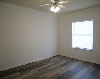 6289 Wilcrest Drive - Photo Thumbnail 9