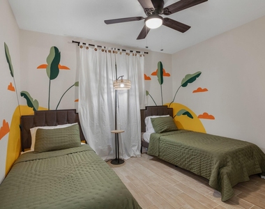 5819 Chrystell Lane - Photo Thumbnail 16