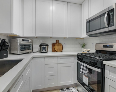 5819 Chrystell Lane - Photo Thumbnail 11