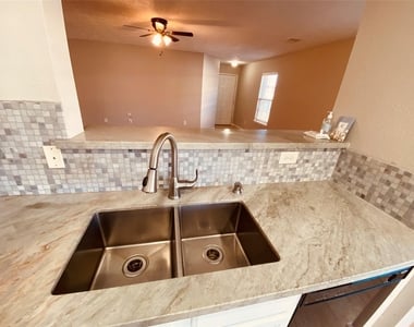29206 Legends Valley Drive - Photo Thumbnail 9