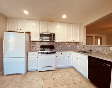 29206 Legends Valley Drive - Photo Thumbnail 7