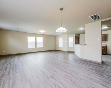 2422 Gibbs Bend Court - Photo Thumbnail 3