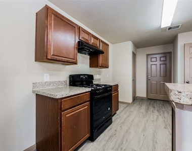 2422 Gibbs Bend Court - Photo Thumbnail 2