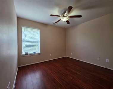 3409 Victorian Manor Lane - Photo Thumbnail 5