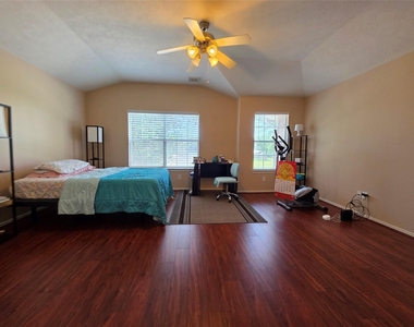 3409 Victorian Manor Lane - Photo Thumbnail 8
