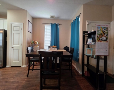 3409 Victorian Manor Lane - Photo Thumbnail 1