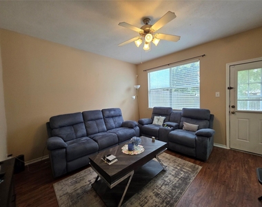 3409 Victorian Manor Lane - Photo Thumbnail 4