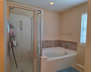 3409 Victorian Manor Lane - Photo Thumbnail 9