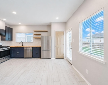 11821 Jelicoe Drive - Photo Thumbnail 3