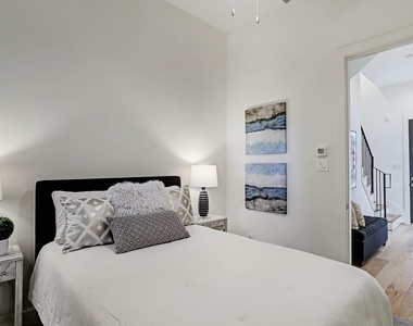 2914 Cline Street - Photo Thumbnail 5