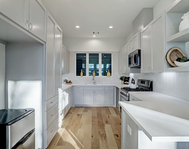 2914 Cline Street - Photo Thumbnail 18