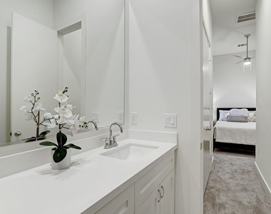 2914 Cline Street - Photo Thumbnail 7