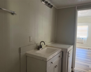 16423 Stinson Lane - Photo Thumbnail 13