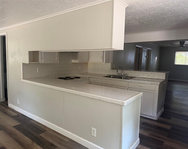 16423 Stinson Lane - Photo Thumbnail 4
