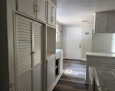 16423 Stinson Lane - Photo Thumbnail 6