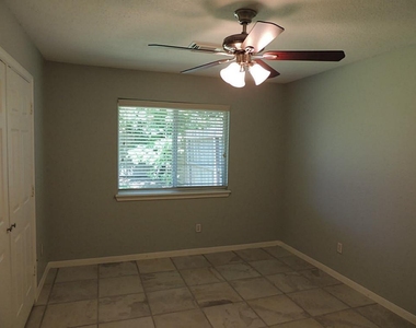 236 Canterbury Drive - Photo Thumbnail 10