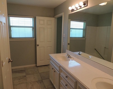 236 Canterbury Drive - Photo Thumbnail 9