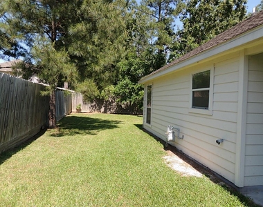 236 Canterbury Drive - Photo Thumbnail 12