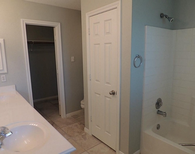 236 Canterbury Drive - Photo Thumbnail 8