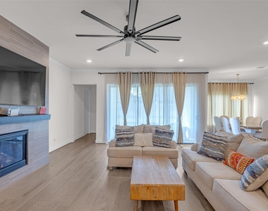 10922 Providence Court - Photo Thumbnail 6