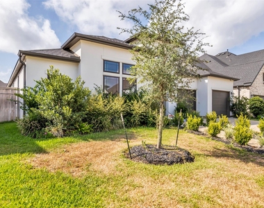 10922 Providence Court - Photo Thumbnail 2