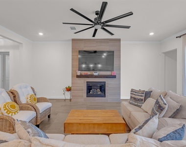 10922 Providence Court - Photo Thumbnail 9