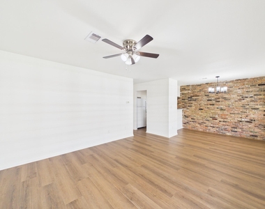 5343 Richmond Avenue - Photo Thumbnail 4