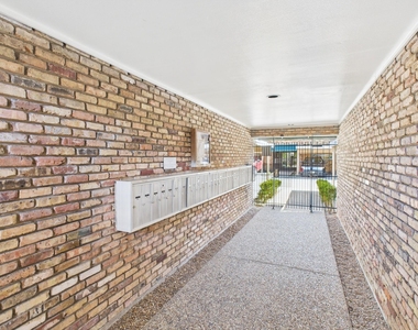 5343 Richmond Avenue - Photo Thumbnail 22