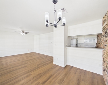 5343 Richmond Avenue - Photo Thumbnail 6