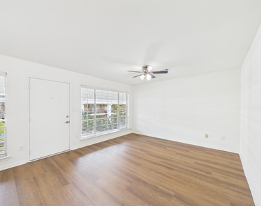 5343 Richmond Avenue - Photo Thumbnail 3
