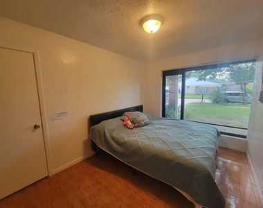 10106 Park Drive - Photo Thumbnail 3