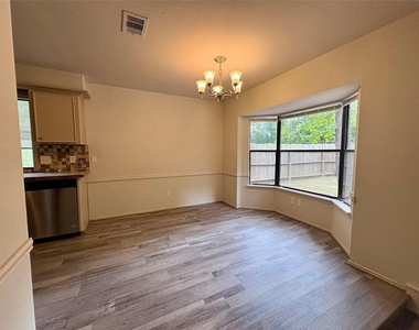 80 Fallenstone Drive - Photo Thumbnail 5