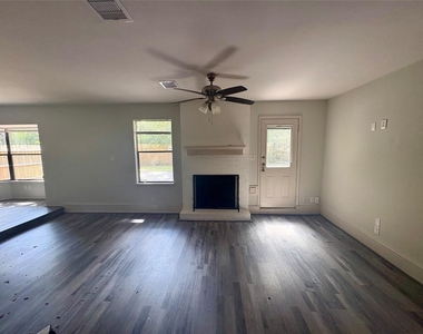 80 Fallenstone Drive - Photo Thumbnail 2