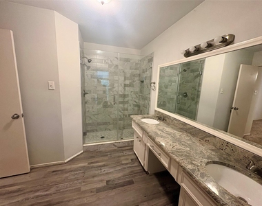 80 Fallenstone Drive - Photo Thumbnail 5