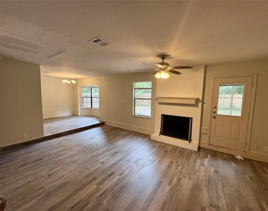 80 Fallenstone Drive - Photo Thumbnail 2