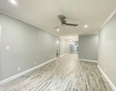 7900 N Stadium Drive - Photo Thumbnail 6