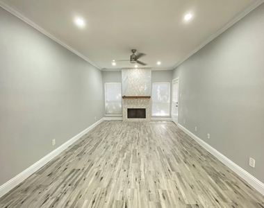 7900 N Stadium Drive - Photo Thumbnail 1