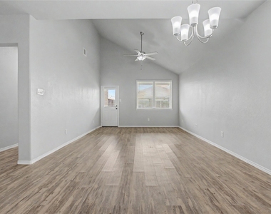20926 Corisande Street - Photo Thumbnail 9