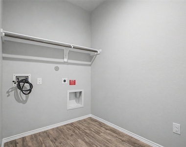 20926 Corisande Street - Photo Thumbnail 20