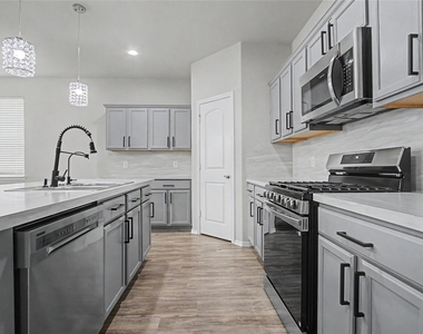 20926 Corisande Street - Photo Thumbnail 5