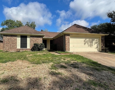 15631 Pilgrim Hall Drive - Photo Thumbnail 1