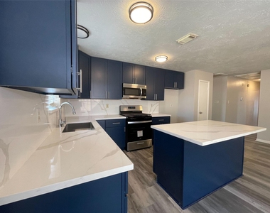 15631 Pilgrim Hall Drive - Photo Thumbnail 7