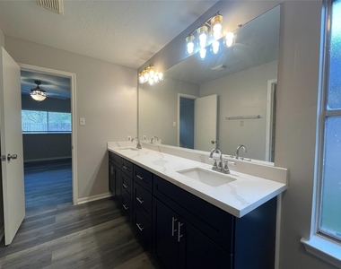 15631 Pilgrim Hall Drive - Photo Thumbnail 8