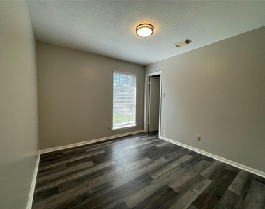15631 Pilgrim Hall Drive - Photo Thumbnail 12