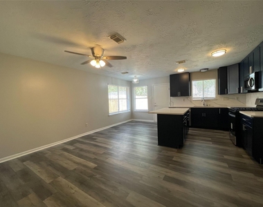 15631 Pilgrim Hall Drive - Photo Thumbnail 4