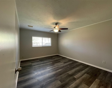 15631 Pilgrim Hall Drive - Photo Thumbnail 10