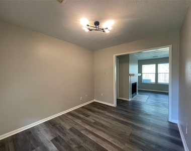 15631 Pilgrim Hall Drive - Photo Thumbnail 2