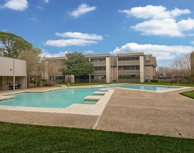 3045 Walnut Bend Lane - Photo Thumbnail 18